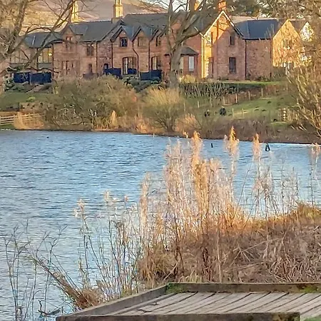 8 Tarn End Cottage, A Luxurious For Romantic Break Overlooking Talkin Tarn Close To Hadrians Nyaraló *