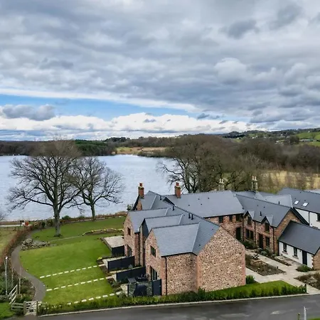 8 Tarn End Cottage, A Luxurious For Romantic Break Overlooking Talkin Tarn Close To Hadrians Nyaraló